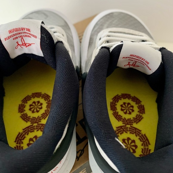 Kyrie 8 NIke Kyrie Irving Kids NIB - Picture 9 of 13